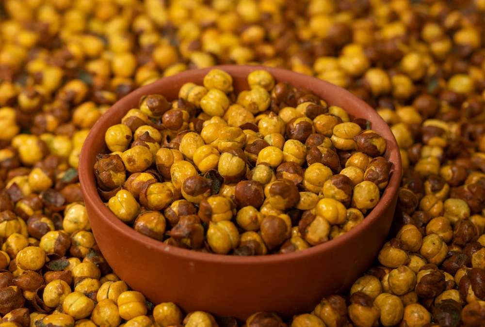 Do You Love Eating Roasted Gram Chana – Experience Its Benefits and Side Effects