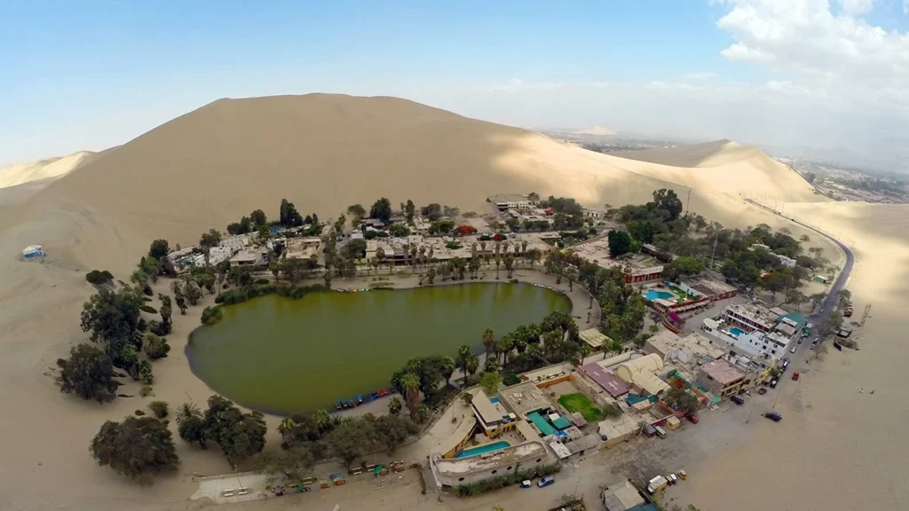 Huachina Desert Oasis: Peru