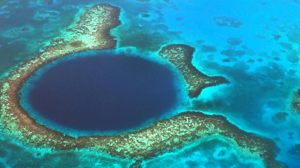 The Great Blue Hole: Belize